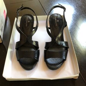 Brand new Bandolino Jamar sandals, black, size 6.
